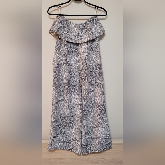 Aritzia Babaton Flutter Jumpsuit 6 - Picture 2 of 2